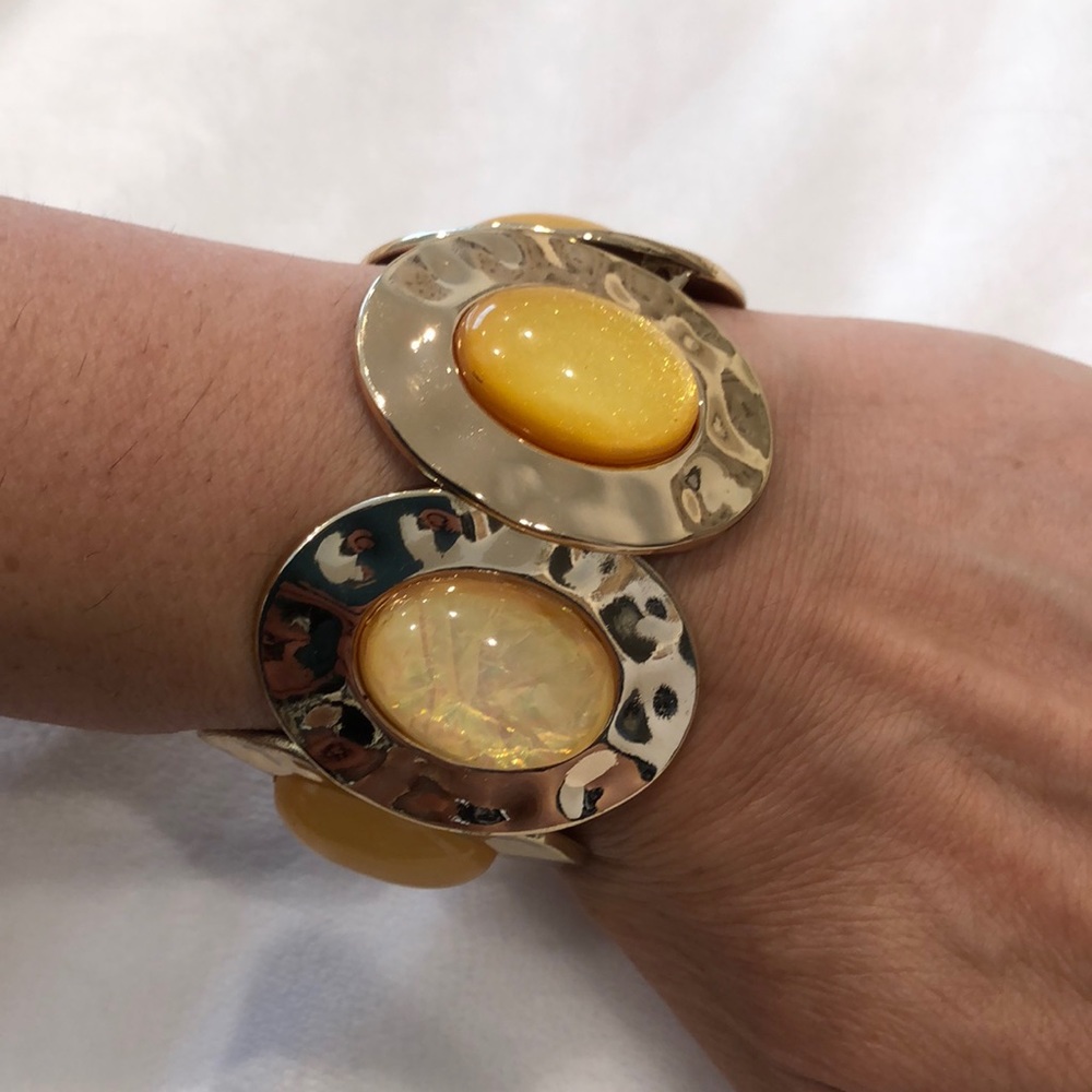 Bracelet gold color